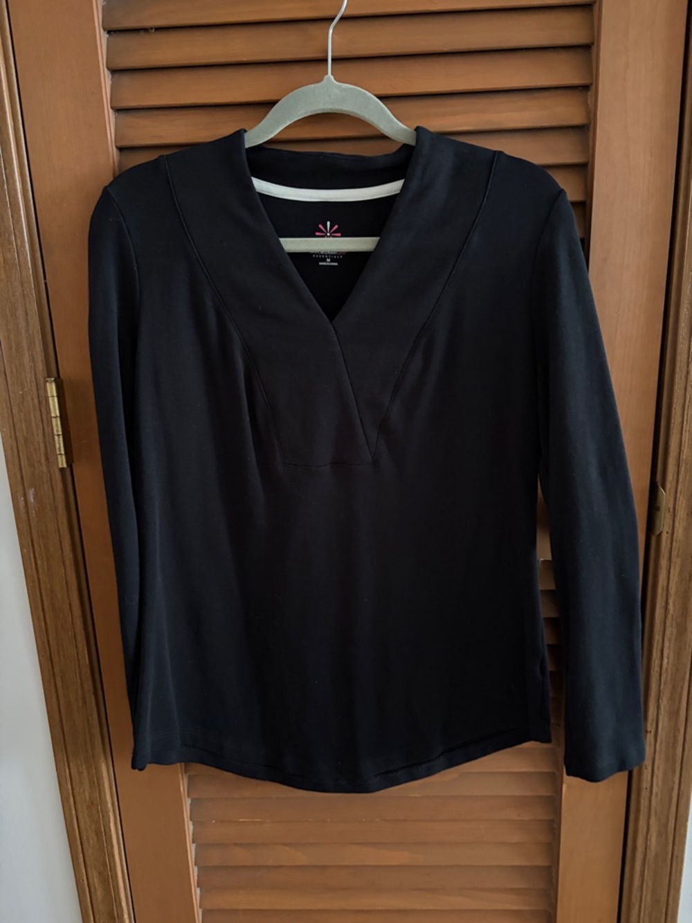 Isaac Mizrahi Black Long Sleeve V-Neck Top